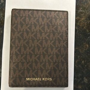 Michael Kors Jet Set passport and credit card holder